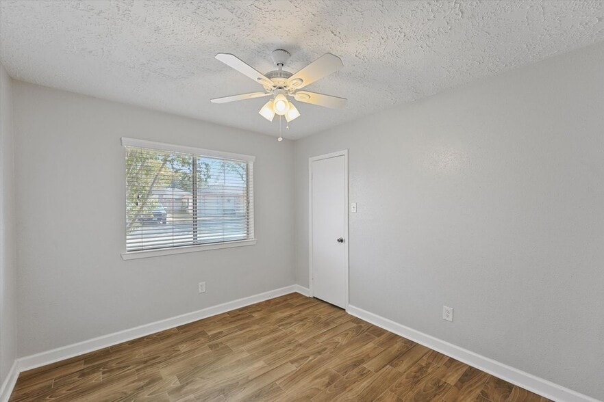 Building Photo - 16703 Pebbleglen Dr