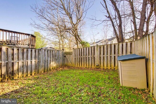 Building Photo - 9307 Vanguard Ct
