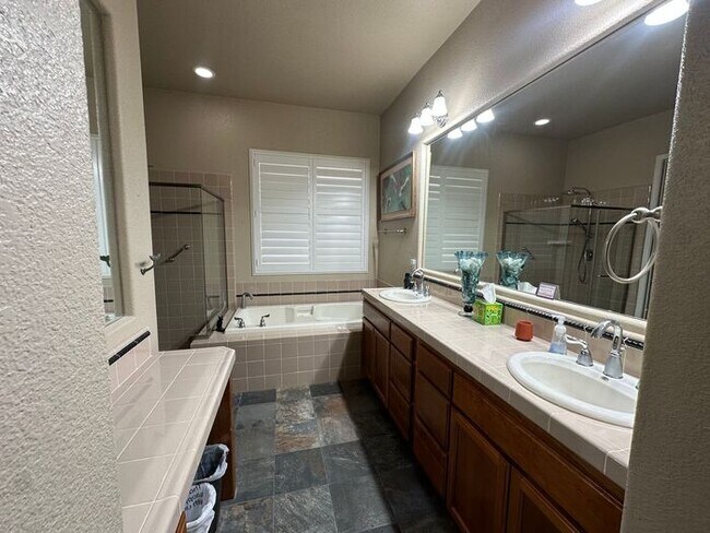 Building Photo - MOVE-IN SPECIAL! GET TWO WEEKS FREE WHEN YOU MOVE IN BEFORE THE END OF DECEMBER!