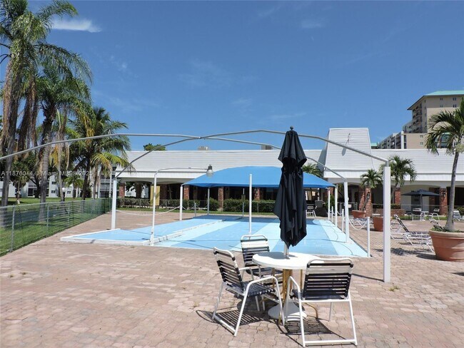 Building Photo - 501 E Dania Beach Blvd