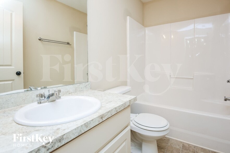 Building Photo - 603 Embassy Walk