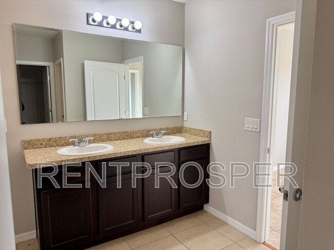 Building Photo - 4222 Roberta Dr