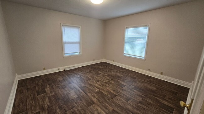 Building Photo - Spacious 4 Bed, 1.5 Bath! ($300 Off Move In Rent! Move in by 1/31!)