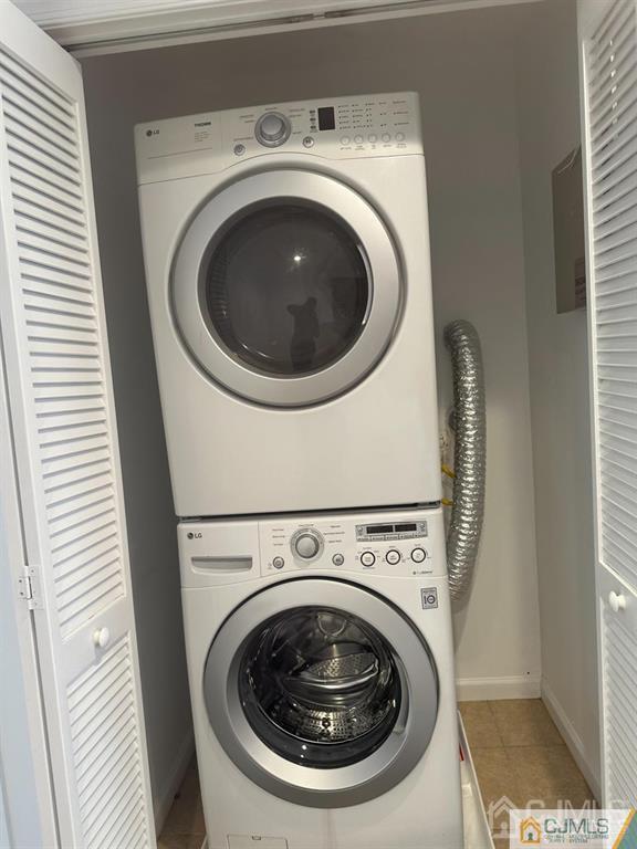 Building Photo - 2024 Grand Ave