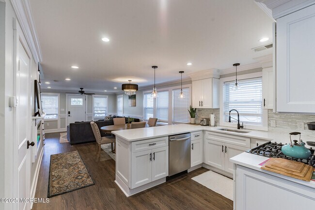 Building Photo - 605 Monmouth Ave