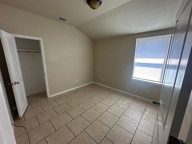 Building Photo - 4304 Ivory Ln