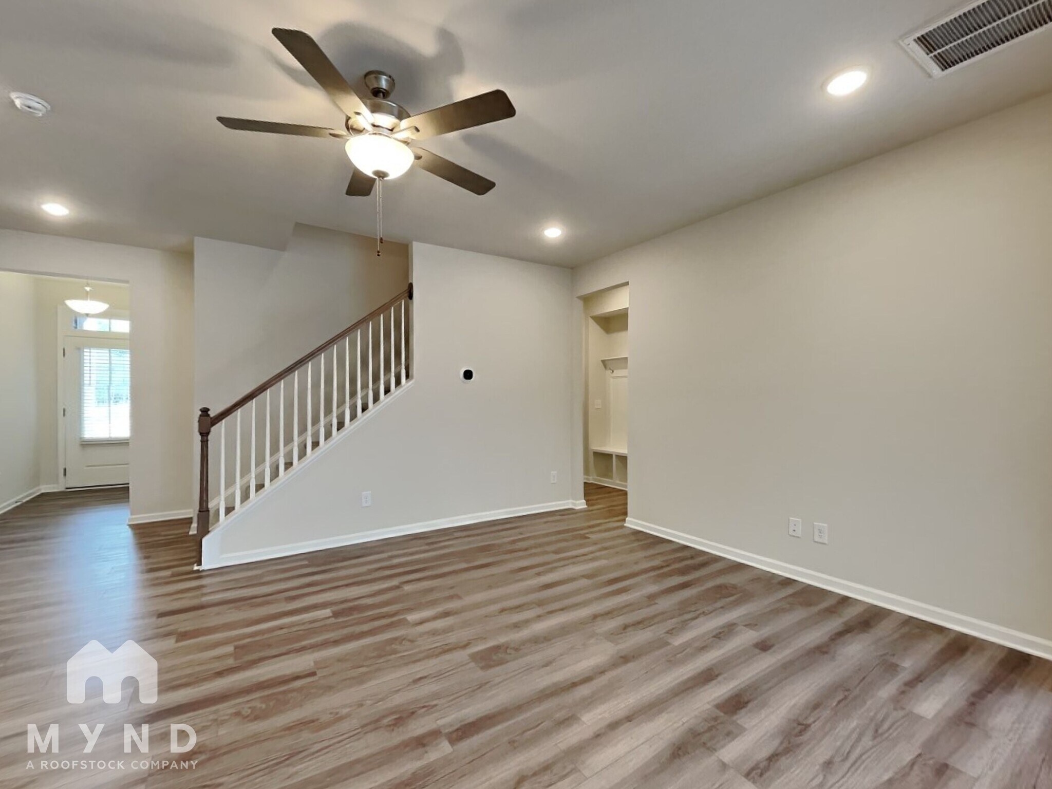 Building Photo - 136 Royal Star Wy