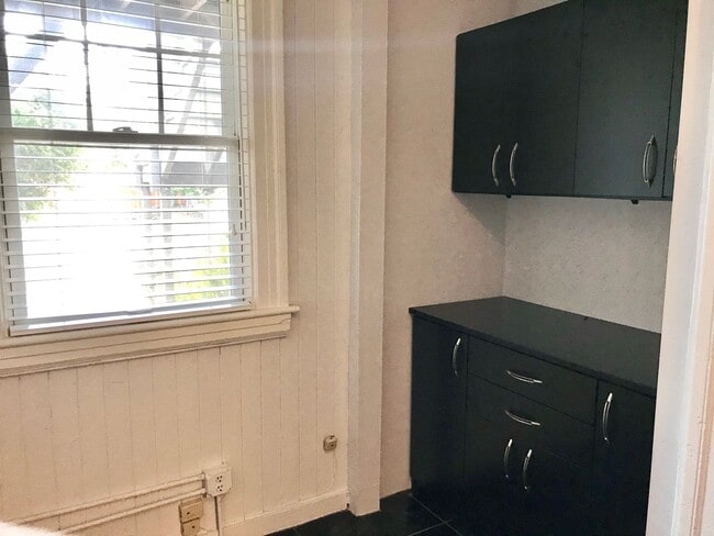 Building Photo - Charm-Filled 1BR/1BA Prime Noe Valley Cond...