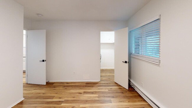 Building Photo - Fully Renovated 1 Bedroom - Triangle Distr...