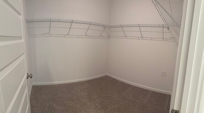 Building Photo - 96 Sweetthorn St