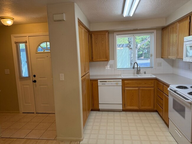Building Photo - 1638 Fetters Loop