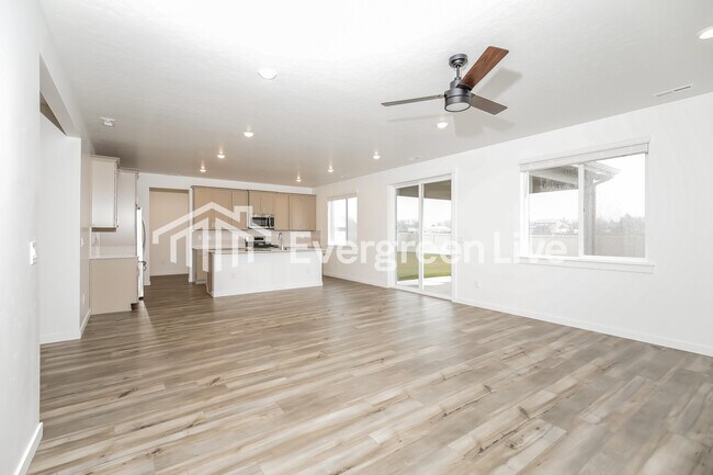 Building Photo - 302 Ravello St