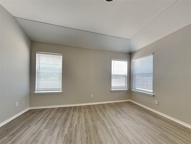 Building Photo - 310 Masonwood Dr