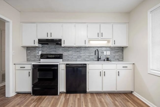 Building Photo - 5818 Hunter Rd