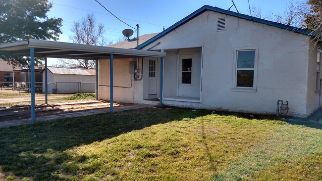 Primary Photo - 737 Waco St