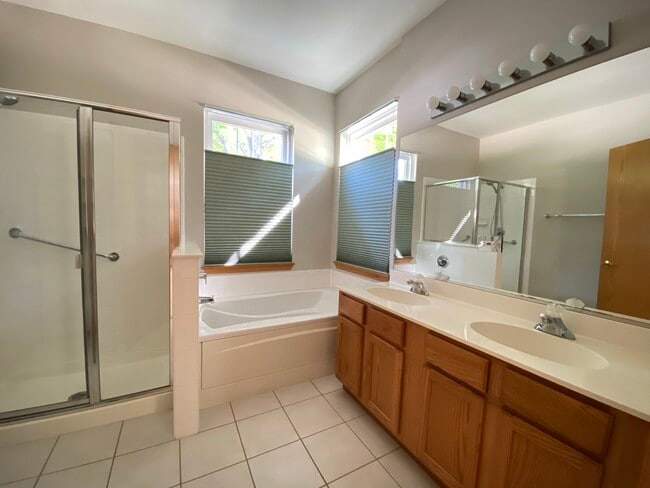 Building Photo - 13520 S Buckthorn Ln