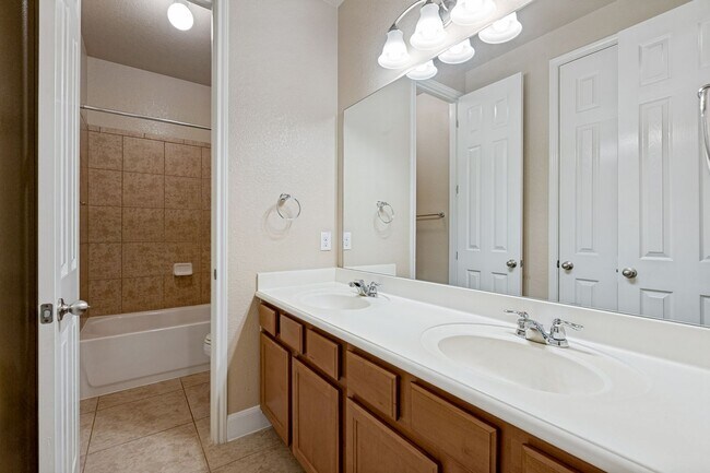 Building Photo - 23214 Crest View Way