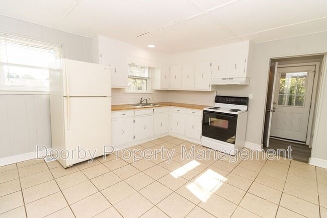 Building Photo - 3115 14th Ave