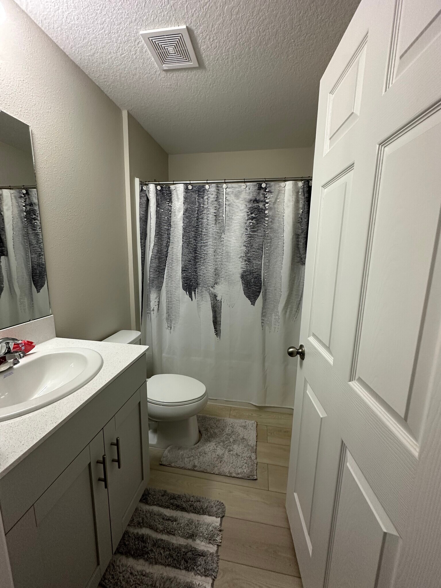 Main Bath - 12755 Tannencrest Dr
