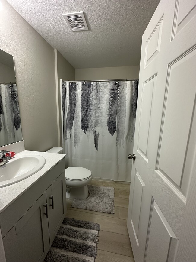 Main Bath - 12755 Tannencrest Dr