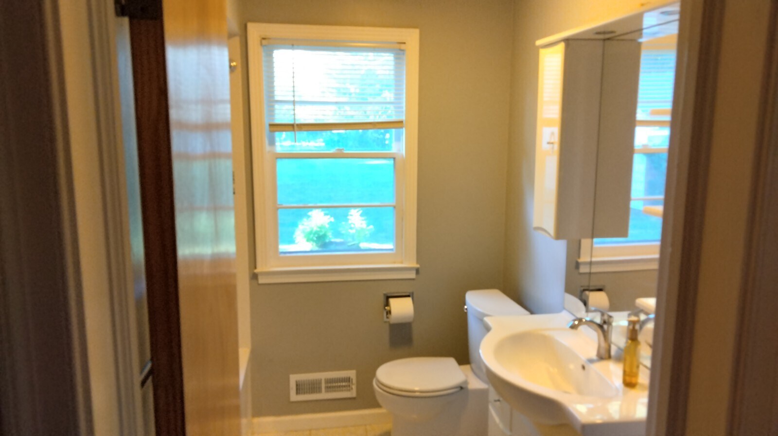 Main barhroom - 2164 Westfall Rd