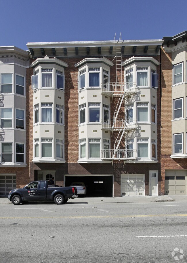Primary Photo - 910 Bay St