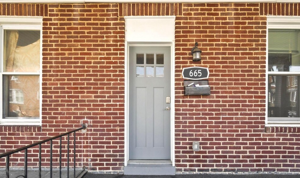 Building Photo - 665 Dumbarton Ave