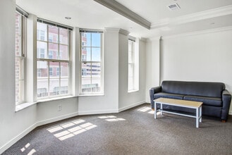 Building Photo - The Amsterdammer