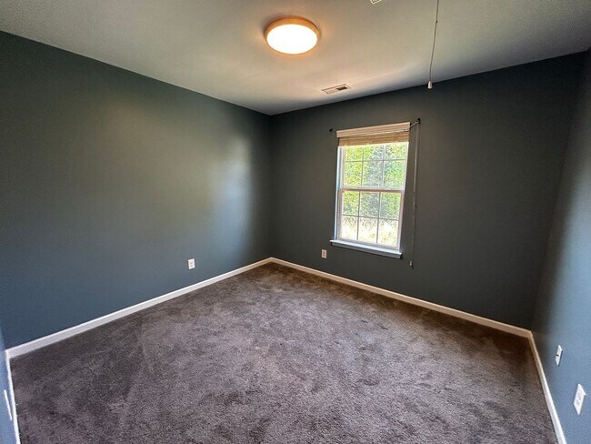 Building Photo - Beautiful 3 Bedroom Home With Bonus Room!!