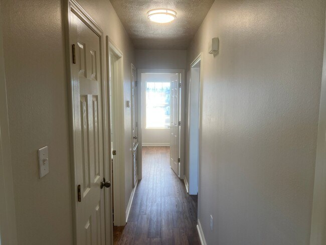 Building Photo - 3 Bed 2 Bath Home