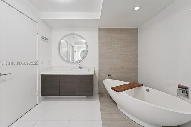 Building Photo - 300 Sunny Isles Blvd