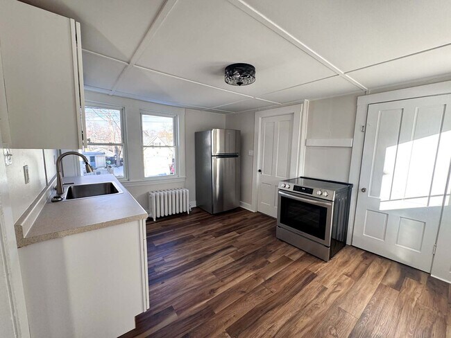 Building Photo - 39 Allen St