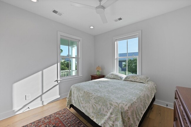 Building Photo - Elevated Charleston Charmer