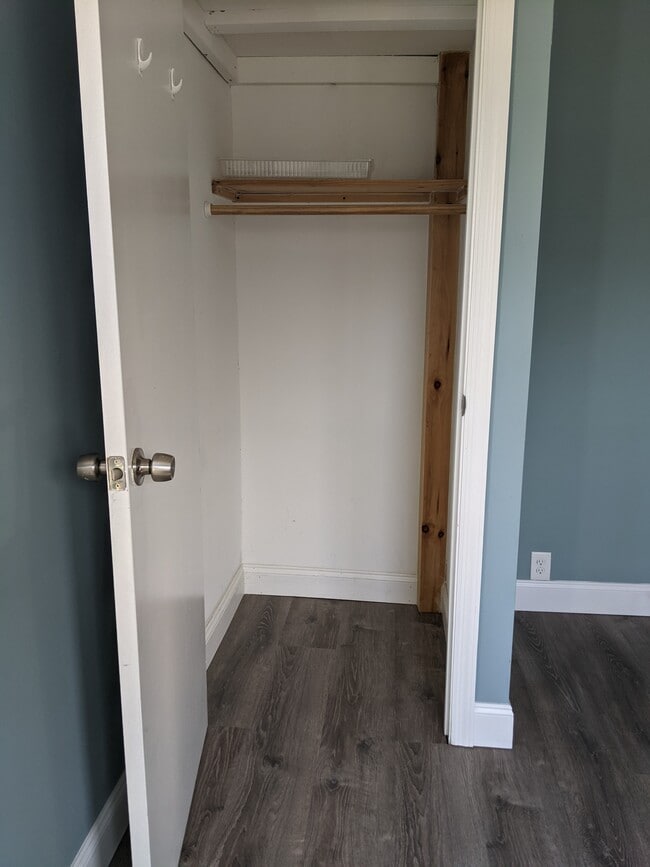 Building Photo - 15 Plandome Pl