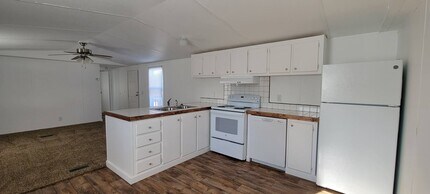 Building Photo - Ready to Move in