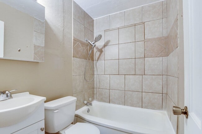 Building Photo - Charming 2-Bedroom Home with Original Hard...
