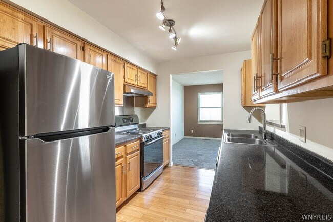 Building Photo - 319 King Peterson Rd