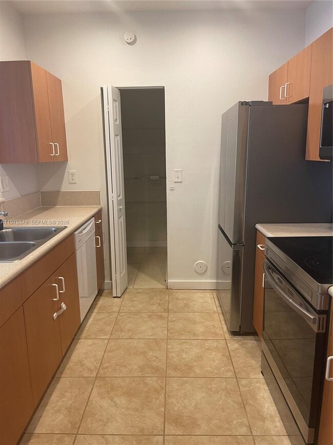 Building Photo - 942 NE 42nd Pl