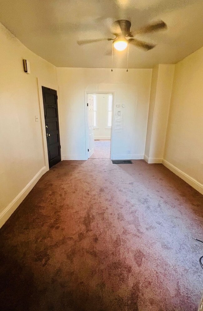 Building Photo - 1st Floor 1 Bedroom Yard Near Farquhar Park York City SD