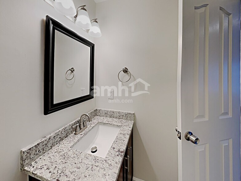 Building Photo - 1911 Odessa Ave