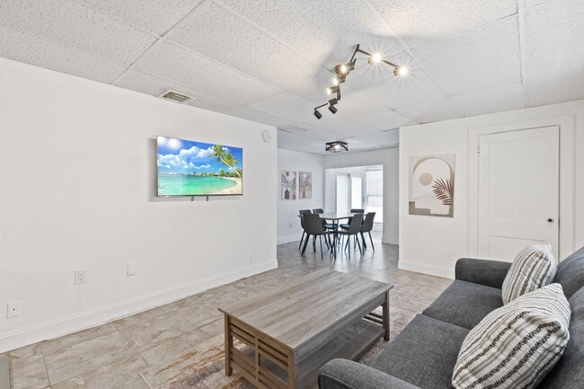 Building Photo - Charming 2-Bedroom Single-Family Home with...