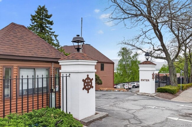 Building Photo - 350 Water St