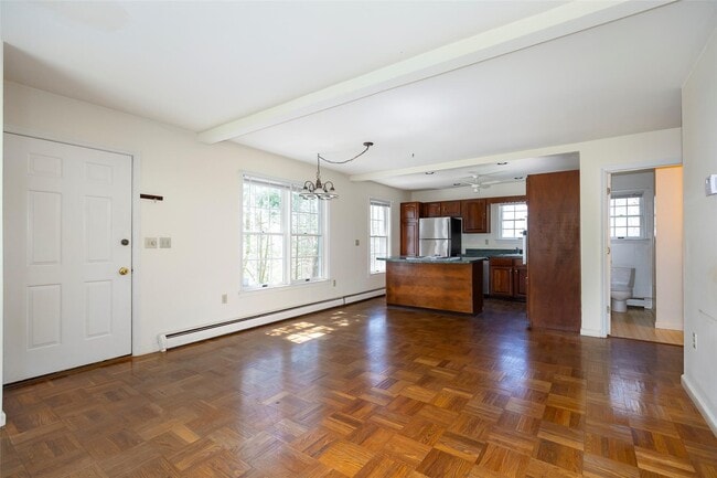 Building Photo - 10 Vanessa Ln