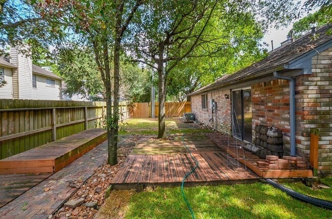 Building Photo - 7807 Maple Brook Ln