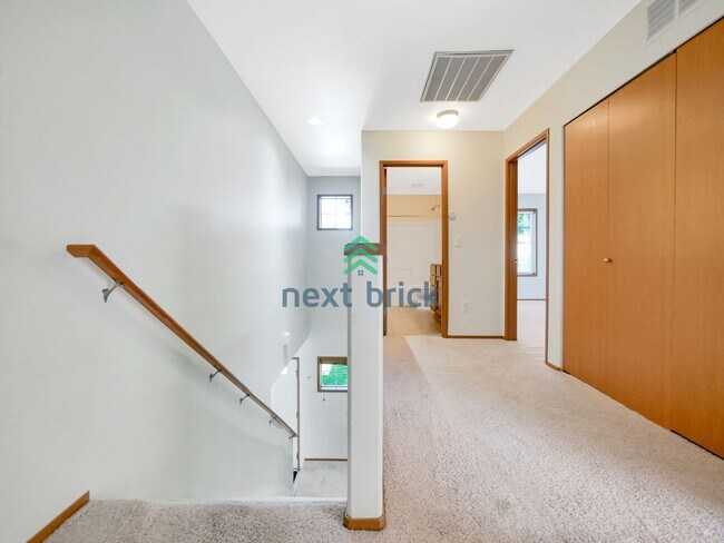 Building Photo - 4 Bed and 2.5 Bath Single-family Home is A...