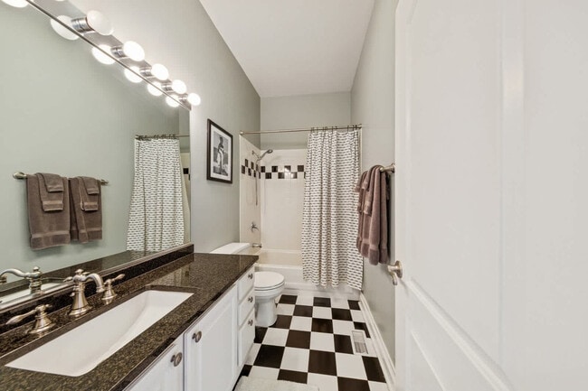 Building Photo - 657 N Carpenter St