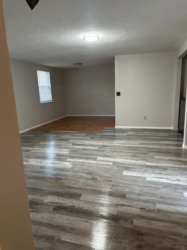 Building Photo - 1431 Raven Dr S