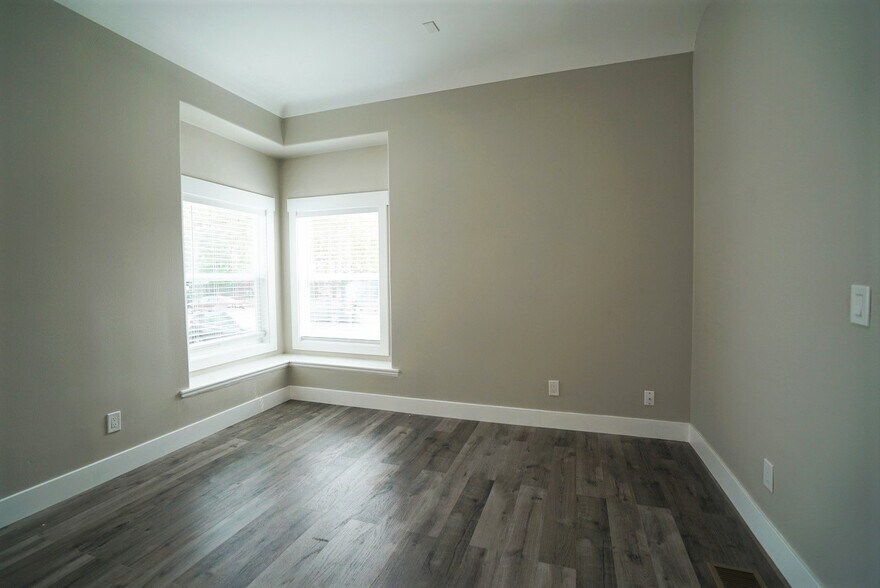 Building Photo - 1633 62nd St