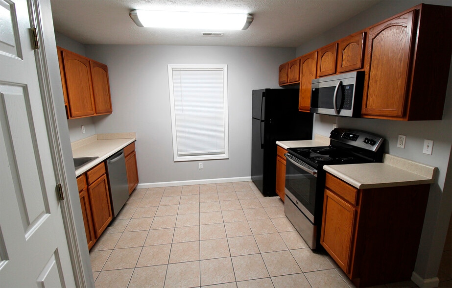 Kitchen - 561 Hampton Way