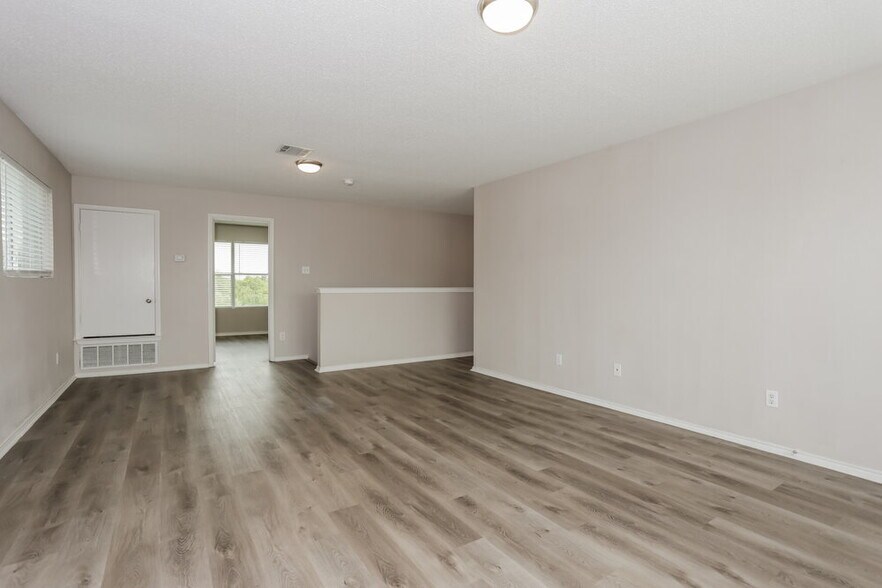 Building Photo - 907 Blue Sky Dr